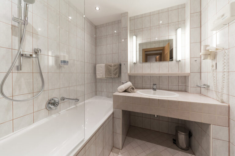 Zimmer-Bad-web-6-1024x683