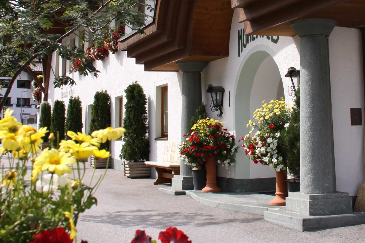 Hohenfels_im_Sommer_B